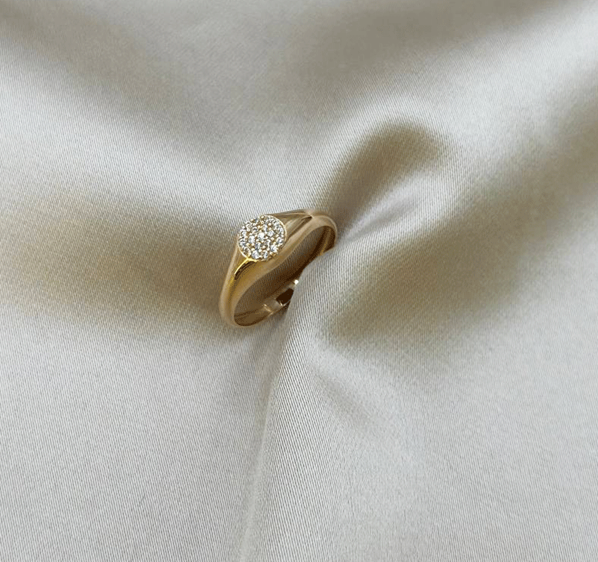 Rose gold ring with cubic zirconia