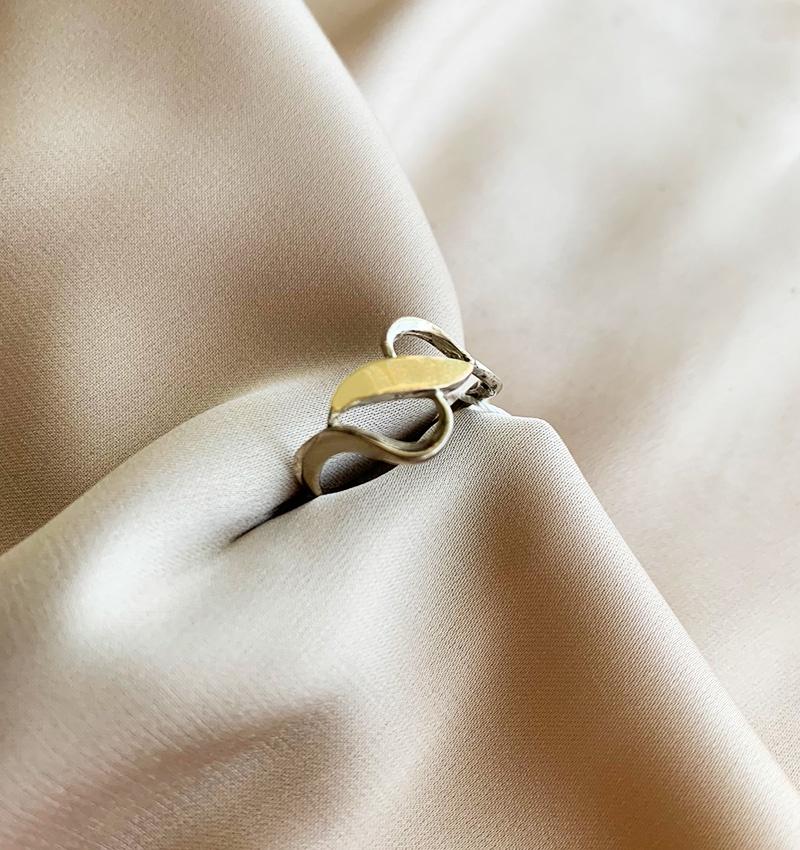 Inel din argint cu inserții de aur, zirconiu și perle