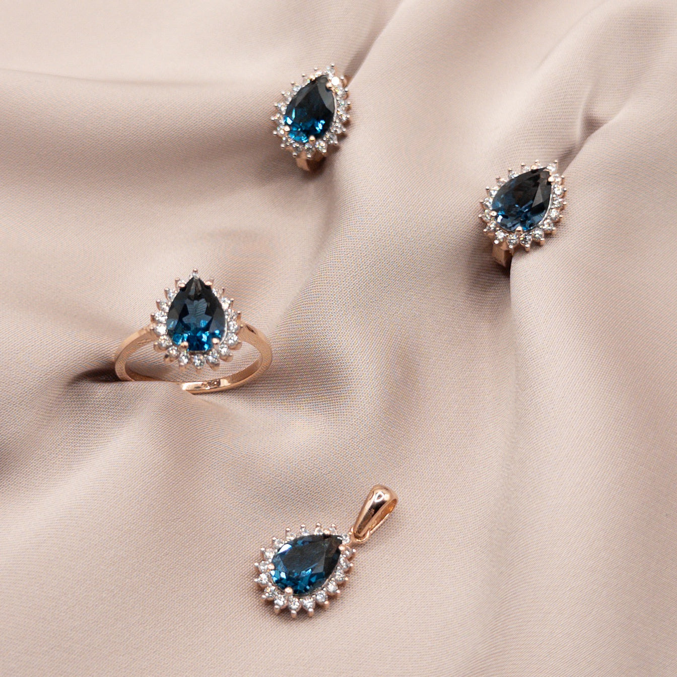 Rose gold set with zircon