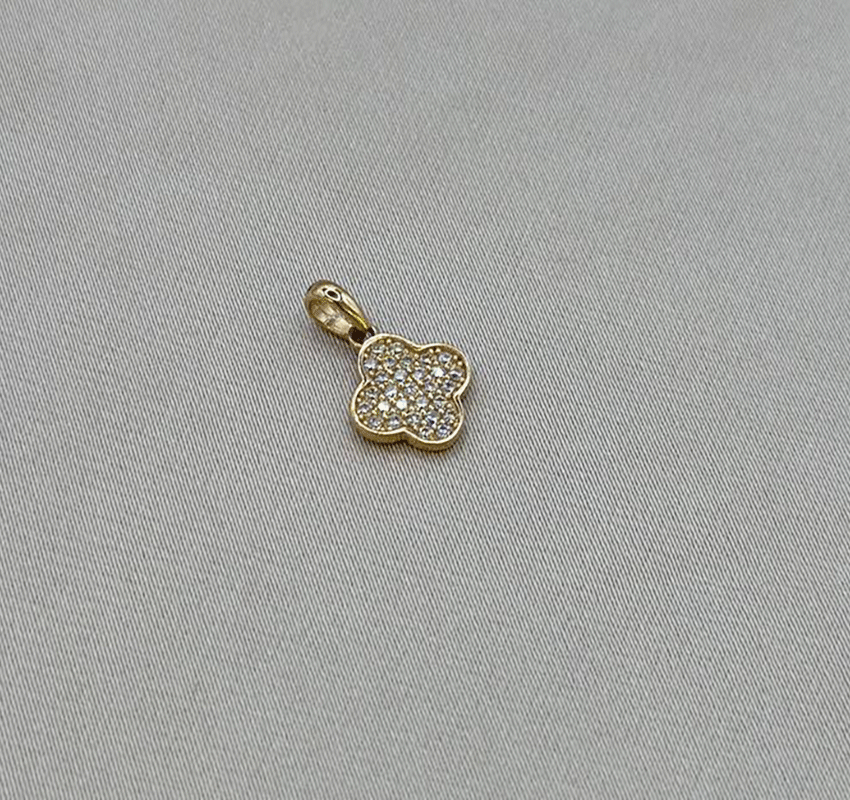 Rose gold pendant with cubic zirconia
