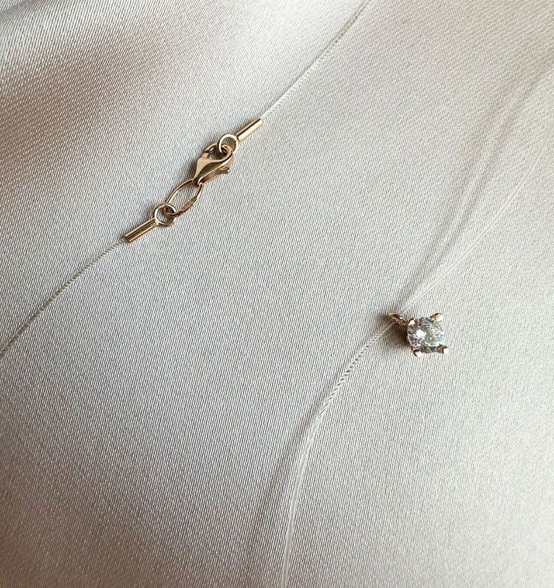 Rose gold necklace with zircon