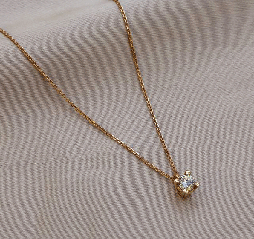 Rose gold necklace with zircon