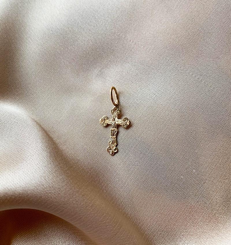 Крестик из розового золота