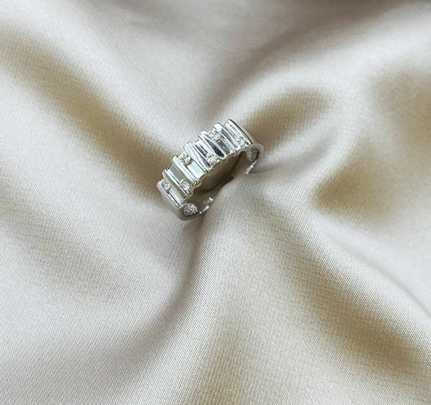 White gold ring with cubic zirconia