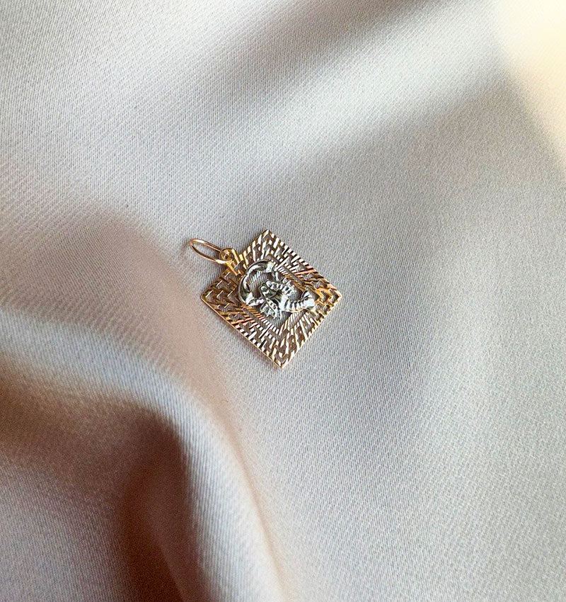 Pandantiv din aur roz