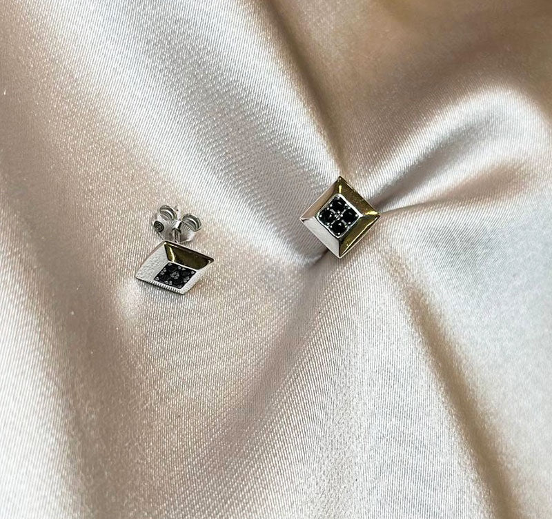 Silver earrings with zircon