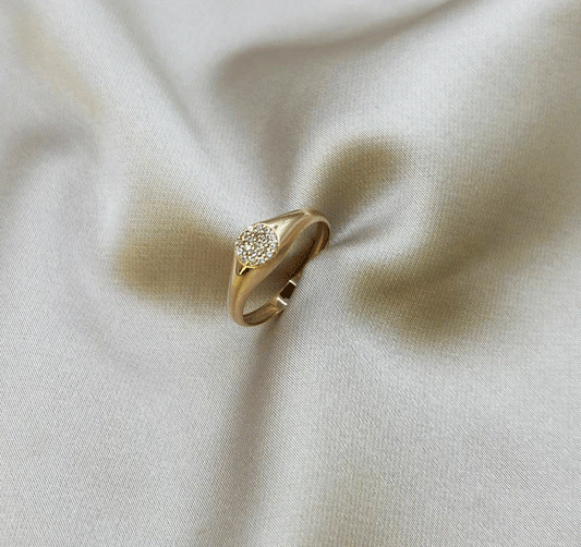 Rose gold ring with zircon