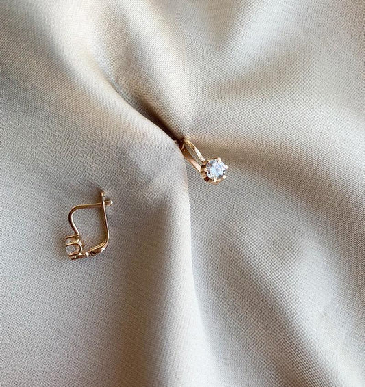 Rose gold earrings with zircon