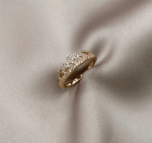 Rose gold ring with cubic zirconia