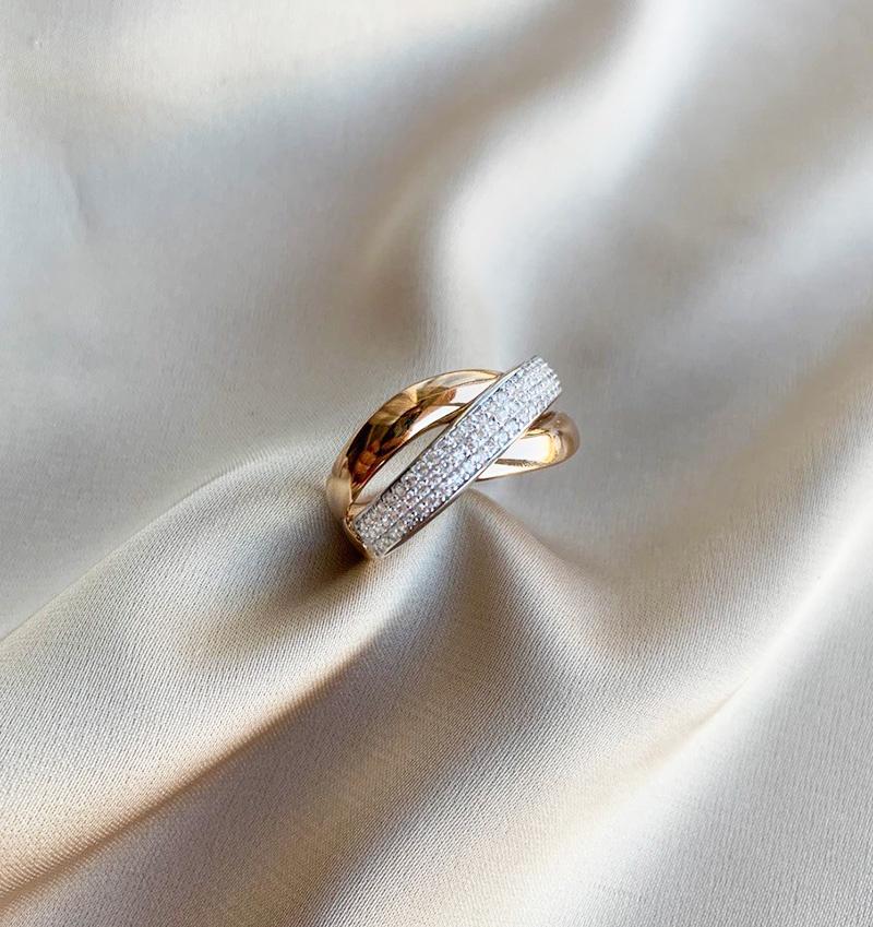 Rose gold ring with zircon