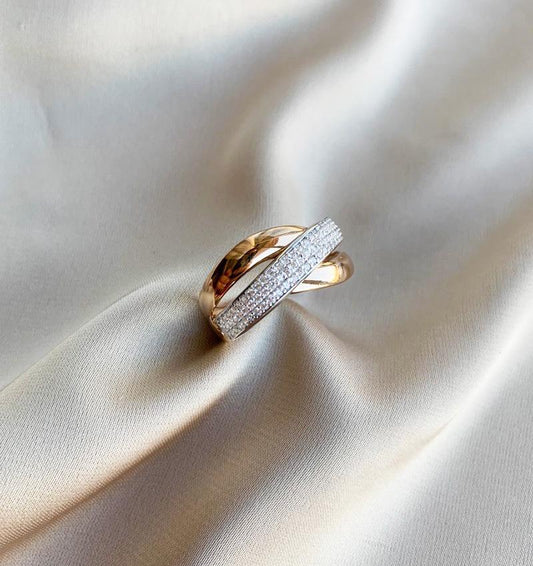 Rose gold ring with zircon