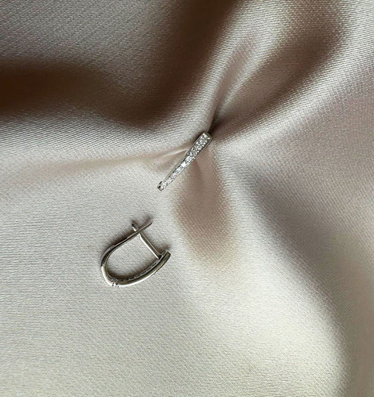 White gold earrings with 0.11ct diamond