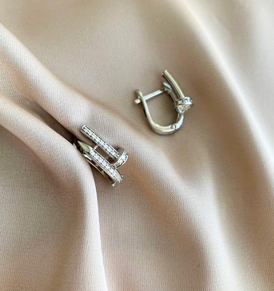 White gold earrings with 0.3ct diamond