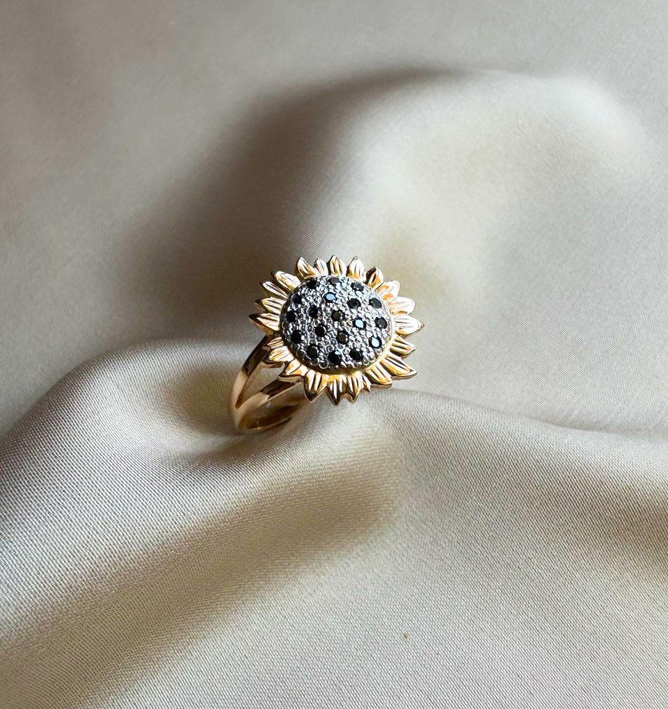 Rose gold ring with zircon