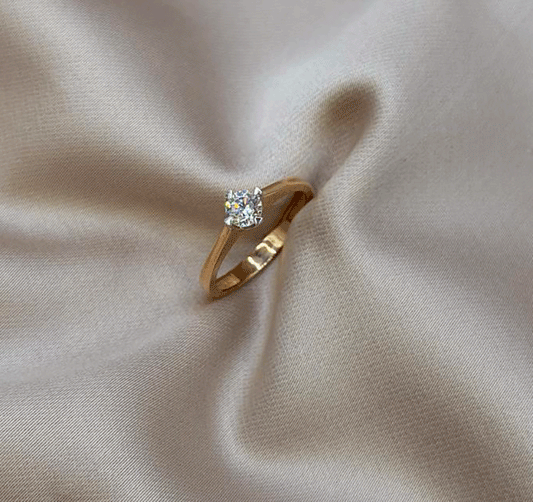 Inel de logodnă din aur roz cu zircon