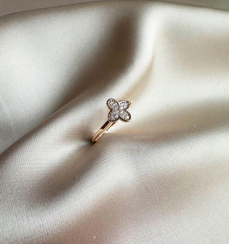 Rose gold ring with zircon