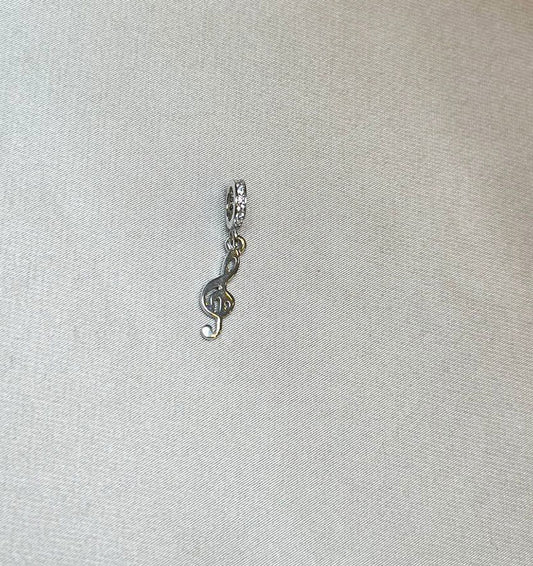 Шарм из серебра с цирконом