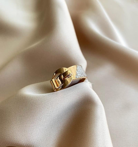 Rose gold ring with zircon