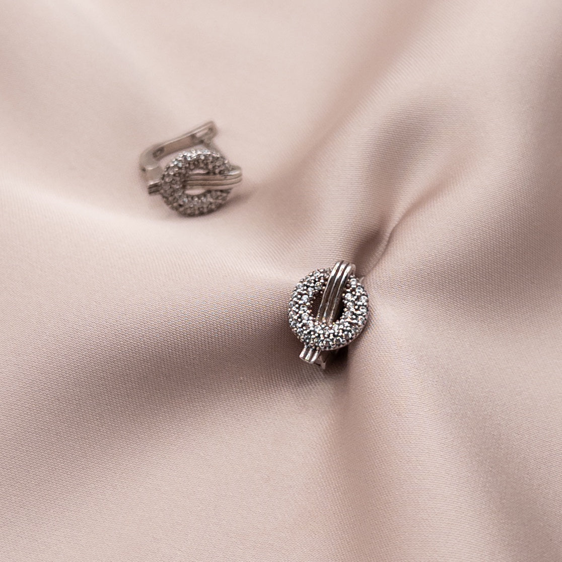 Серьги из серебра с цирконом