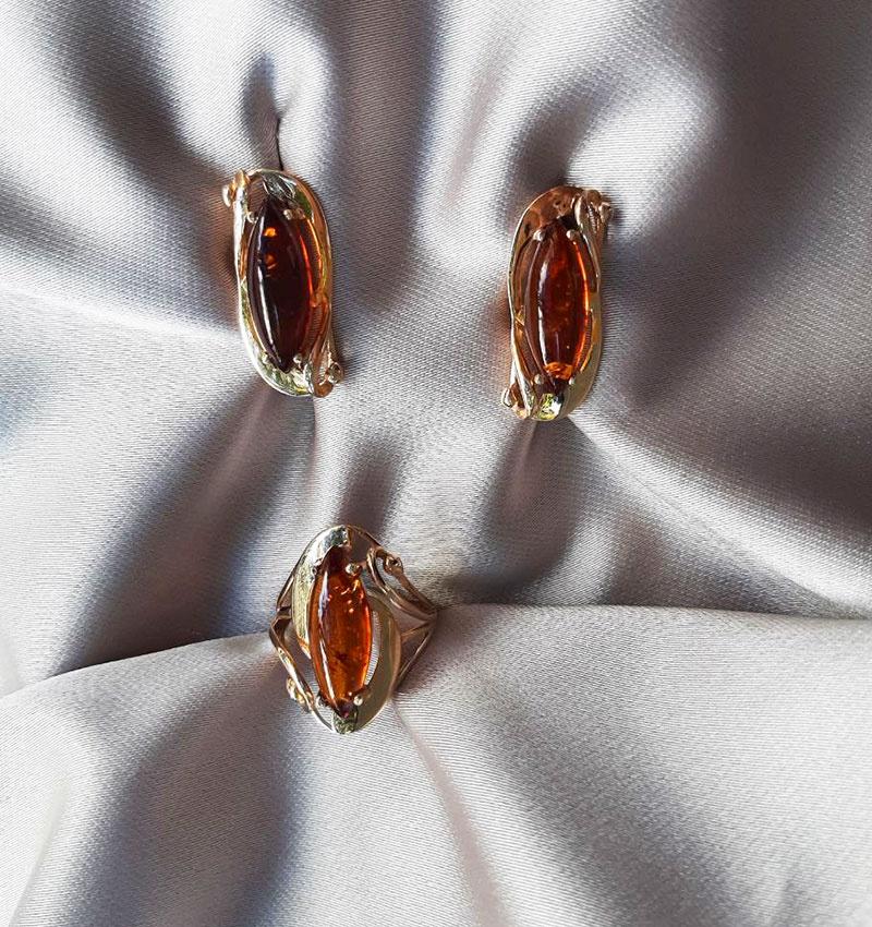 Rose gold set with amber