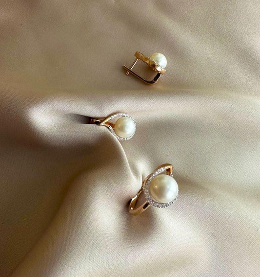 Rose gold set with zircon and pearls