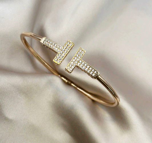 Rose gold bracelet with zircon