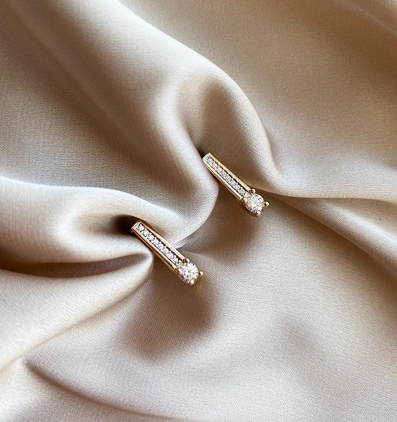 Rose gold earrings with zircon