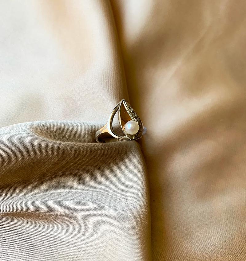 Inel din argint cu inserții de aur și zirconiu