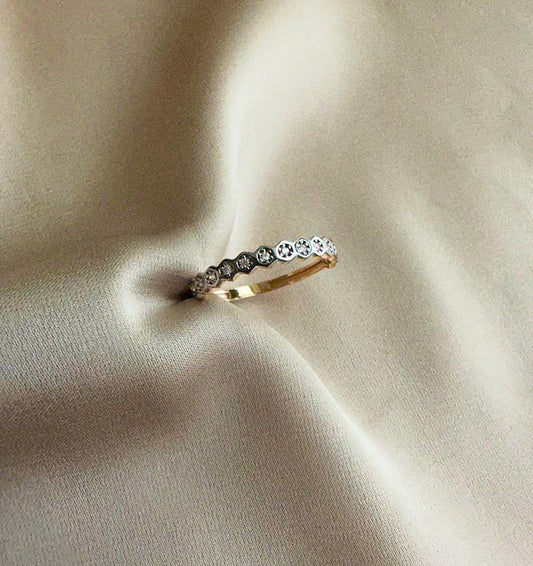 Rose gold ring with zircon