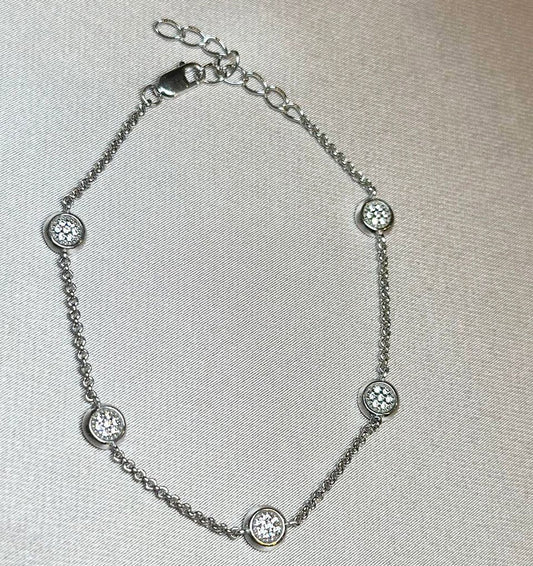 Silver bracelet with zircon