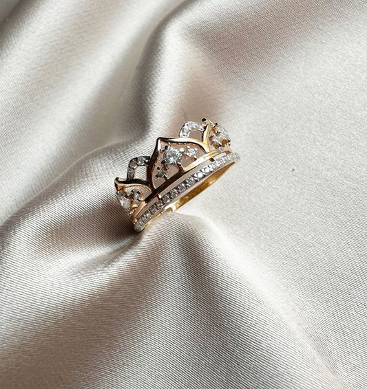 Rose gold ring with zircon