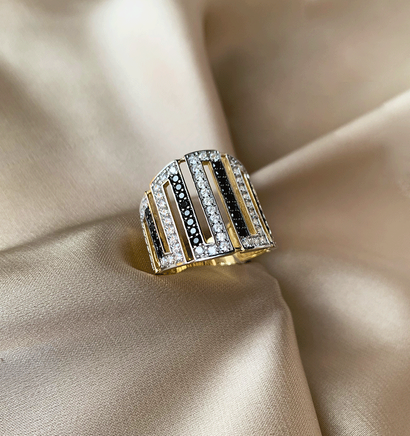 Yellow gold ring with zircon