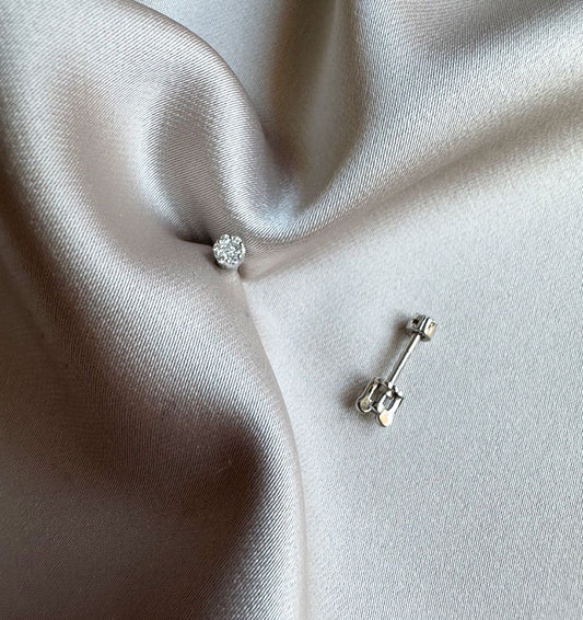 White gold earrings with a 0.11ct diamond