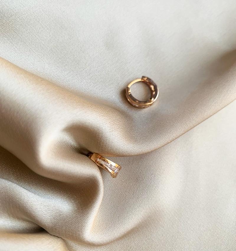 Rose gold earrings with zircon