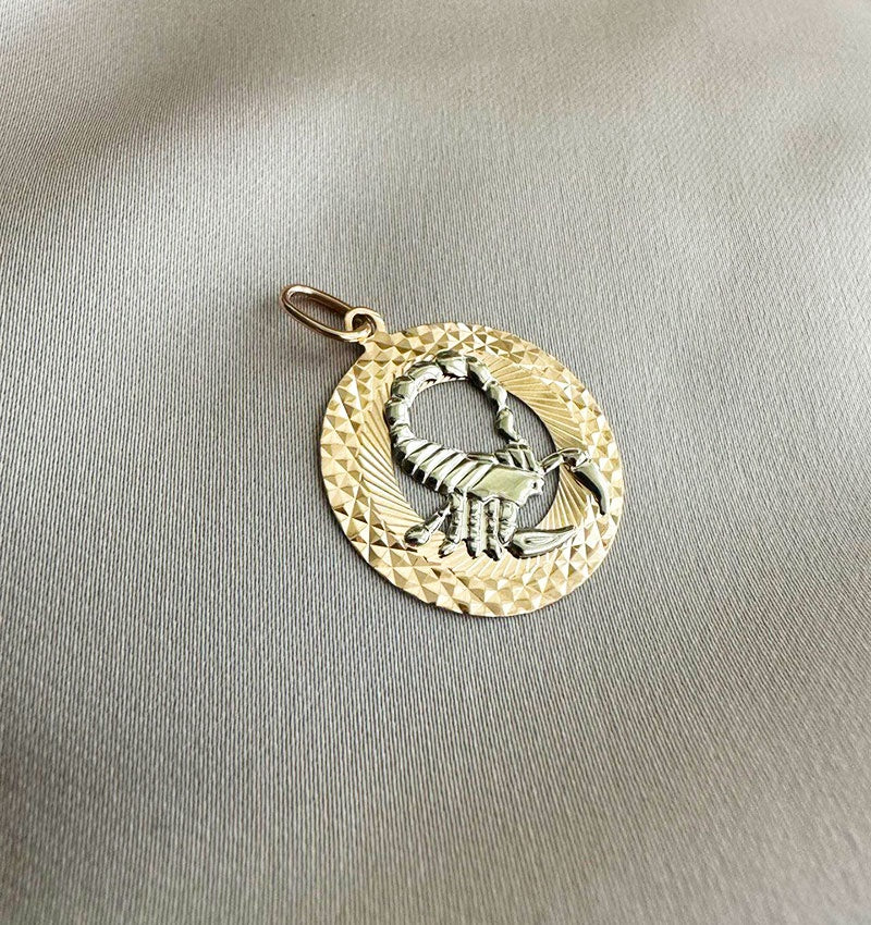 Подвеска из розового золота