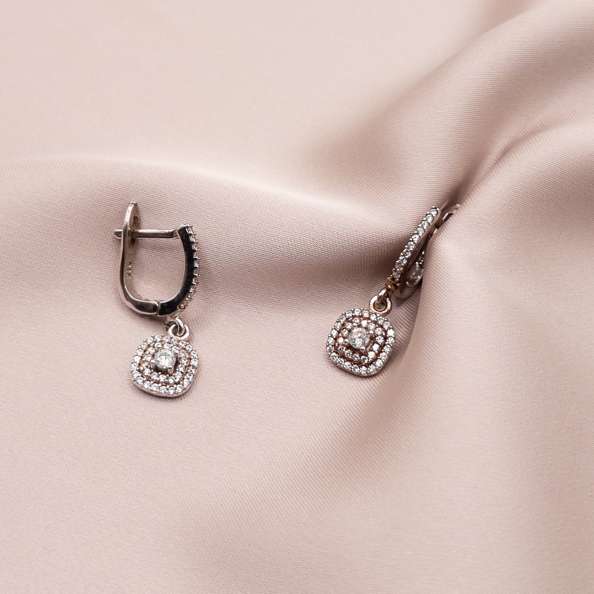 Серьги из серебра с цирконом