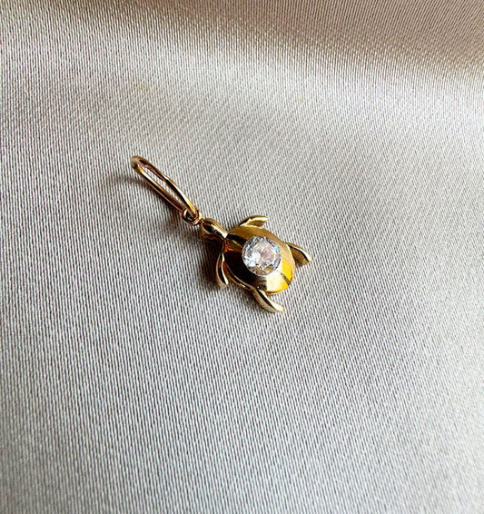 Rose gold pendant with zircon