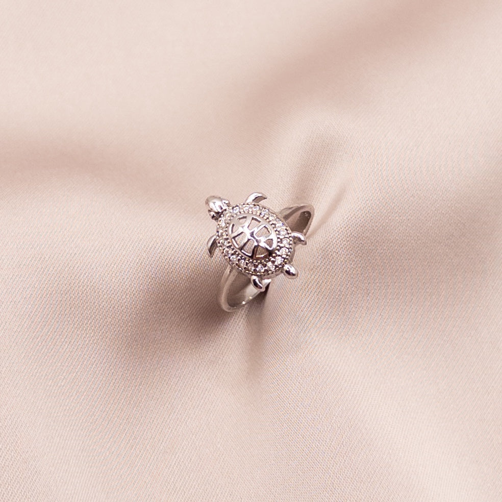 Silver ring with a cubic zirconia
