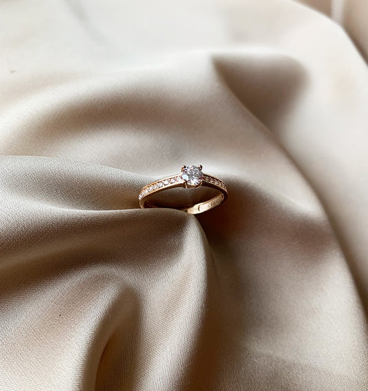 Rose gold ring with zircon