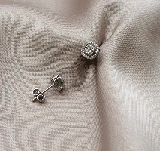 White gold earrings with 0.38ct diamond
