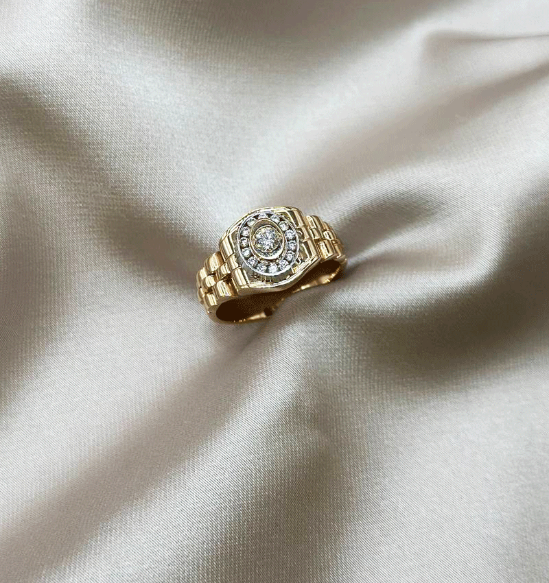 Rose gold ring with zircon