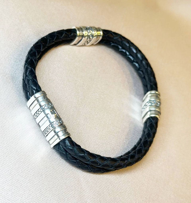 Silver bracelet with rubber and leather