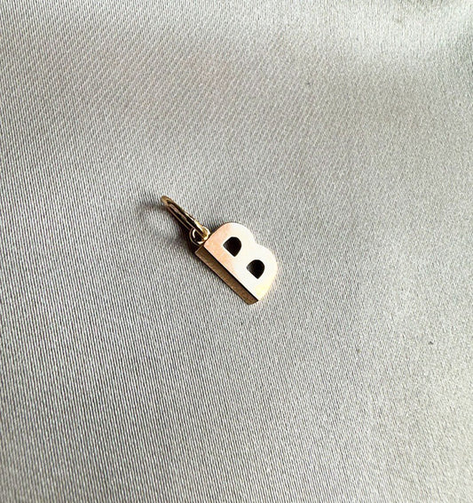 Pandantiv cu literă din aur roz