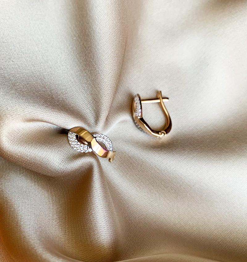 Rose gold earrings with zircon