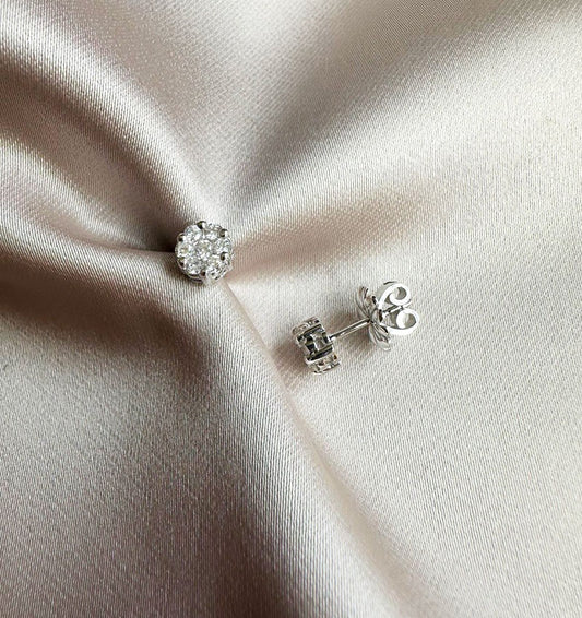 White gold earrings with a 0.34ct diamond