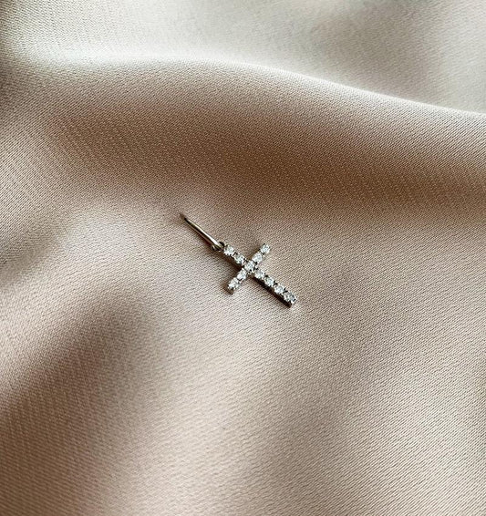 Cruce din aur alb cu diamant de 0,11 ct