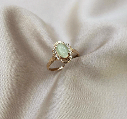 Rose gold ring with zircon