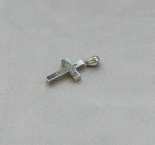 Крестик из белого золота