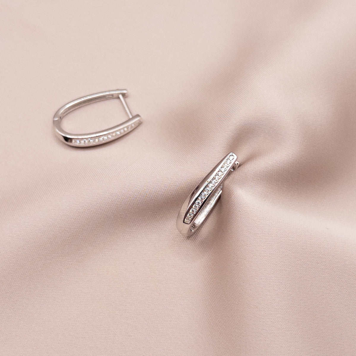 Серьги из серебра с цирконом