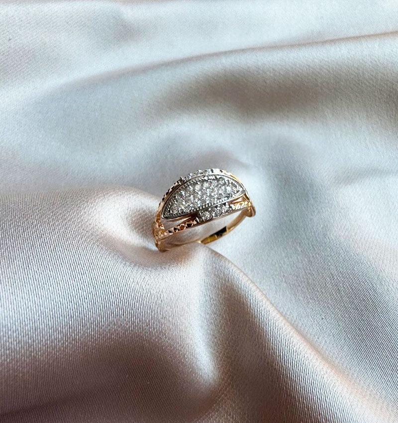 Rose gold ring with zircon